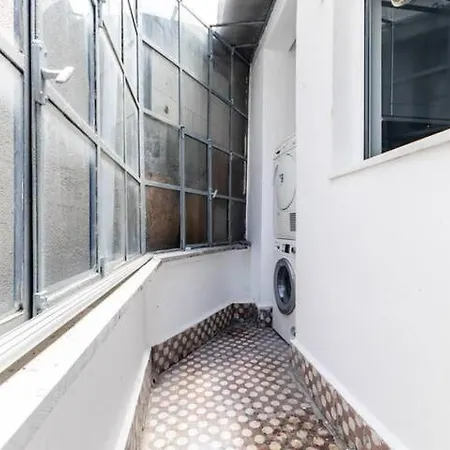 Апартаменты Osmanbey 2 Bedroom Apart,4th Floor With Balcony *