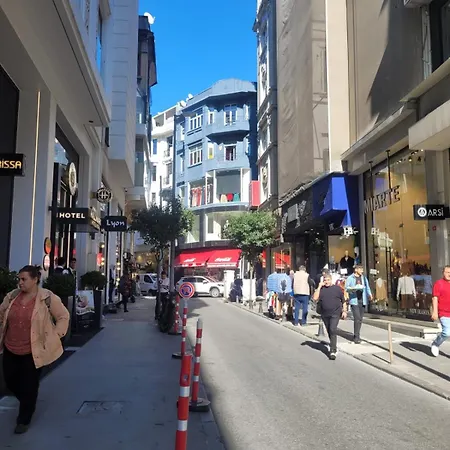 Osmanbey 2 Bedroom Apart,4th Floor With Balcony * Стамбул