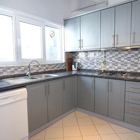 Osmanbey 2 Bedroom Apart,4th Floor With Balcony Стамбул